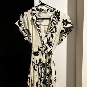 Vestique Black and White Linen Dress